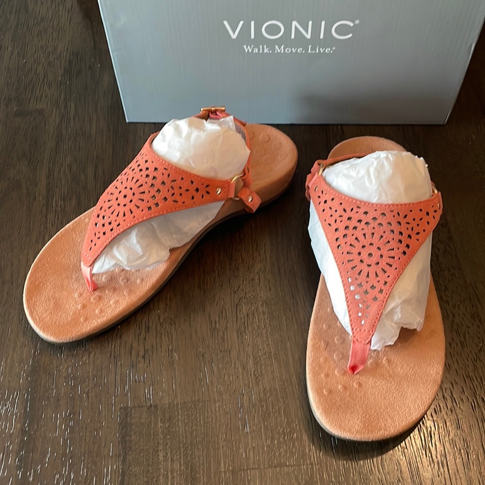 Vionic t-strap Kirra perf sandals